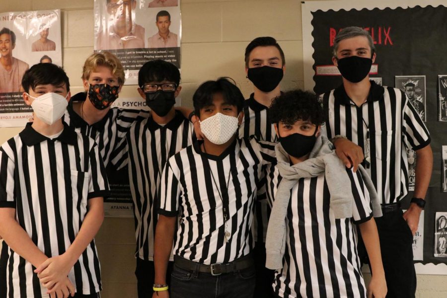 Members+of+the+cross+country+team+joined+together+to+dress+as+referees+for+Halloween+costume+day.