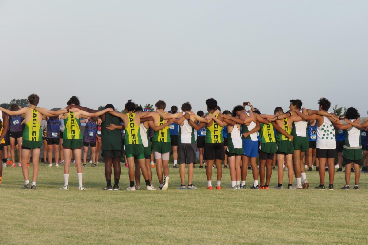 Cross country battles heat, welcomes new season