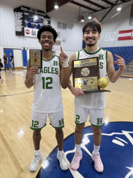 Navigation to Story: Brothers on the Court: Seniors Push for a Memorable Season